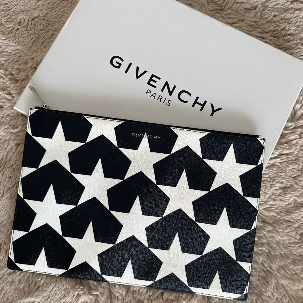 GIVENCHY Star Clutch